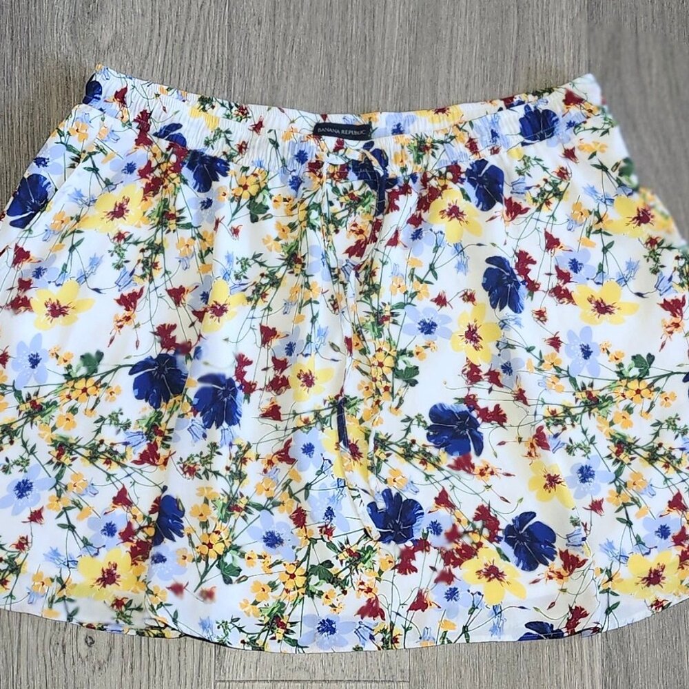 Banana Republic Floral skirt Pleated